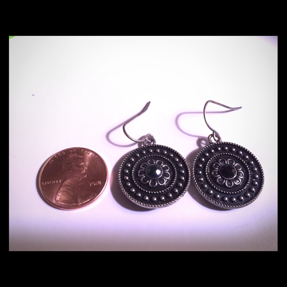 Round silver tone dangle earrings NWOT